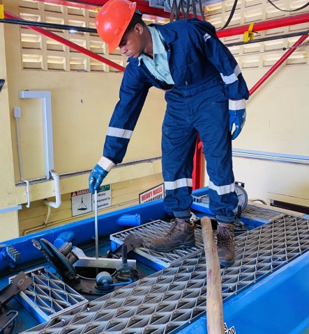 GNBS Inspector Verifying Fuel Tanker Wagon Compartment (1)