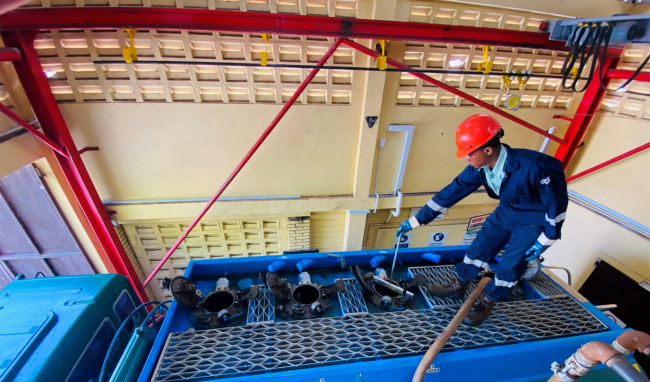 GNBS Inspector Verifying Fuel Tanker Wagon Compartment (Photo creditDPI)