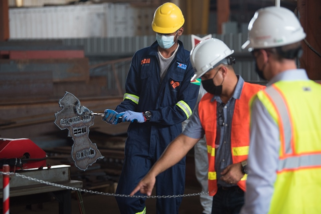 The ceremonial steel being cut to commemorate the occasion 