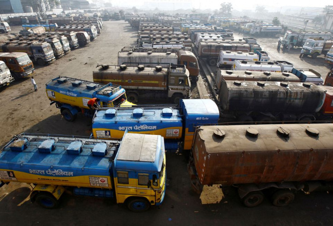 Oil tankers are seen parked at a yard outside a fuel depot on the outskirts of Kolkata February 3, 2015. REUTERS/Rupak De Chowdhuri/File Photo